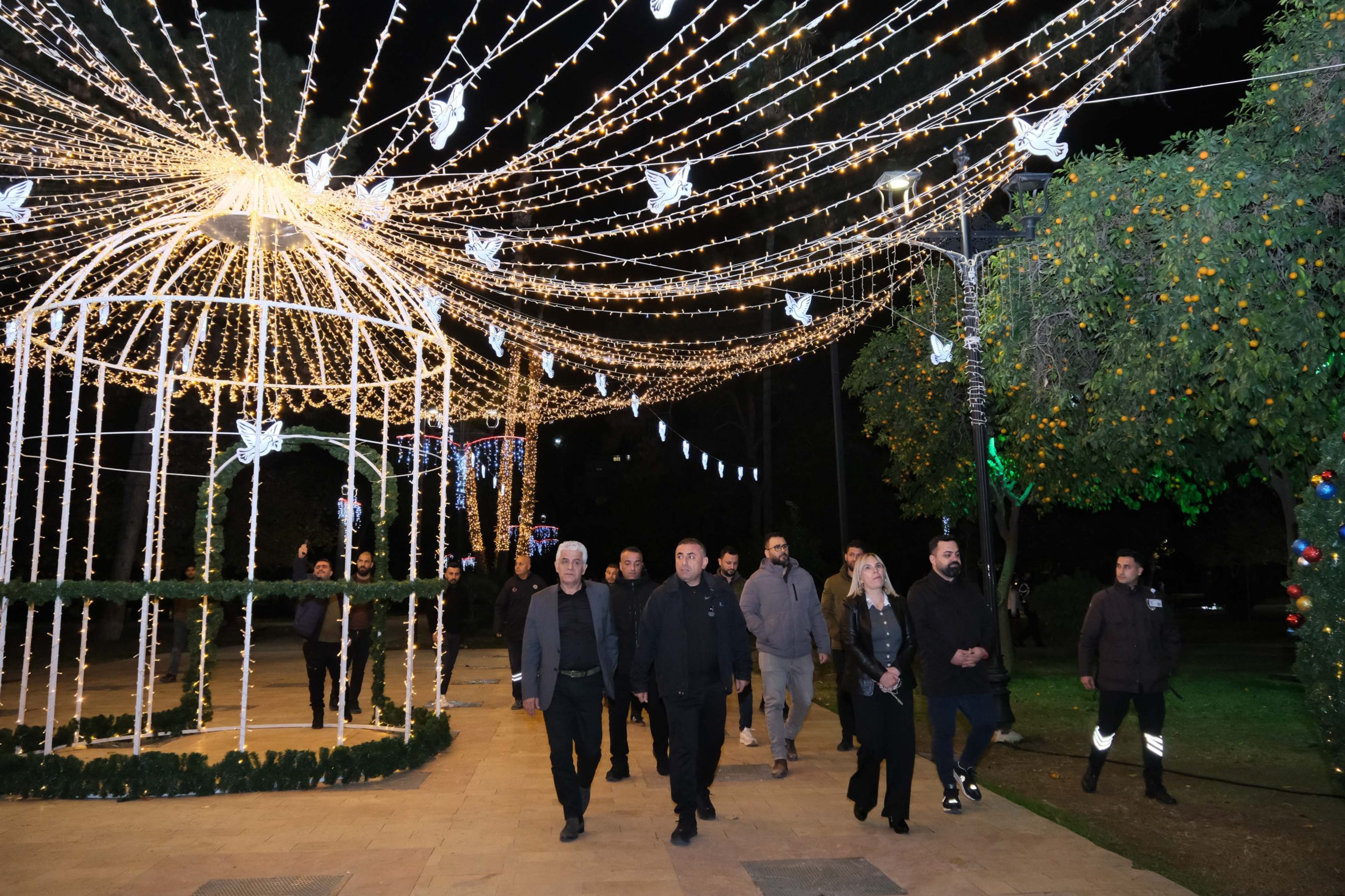 Adana’da 10 noktada yeni yıl ışıklandırması ile renkli görüntüler oluştu