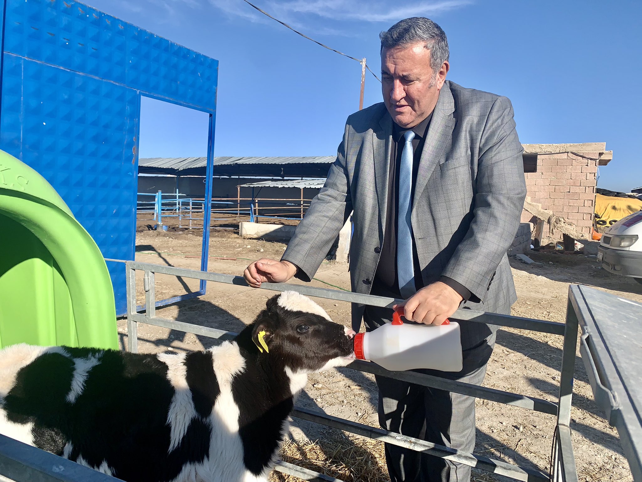 Gürer: “İnekten sütü sağan mutsuz”