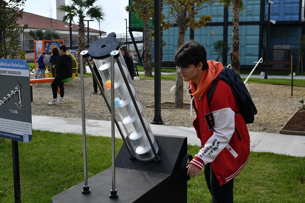 GELECEĞİN BİLİM İNSANLARI BEYLİKDÜZÜ’NDE YETİŞİYOR