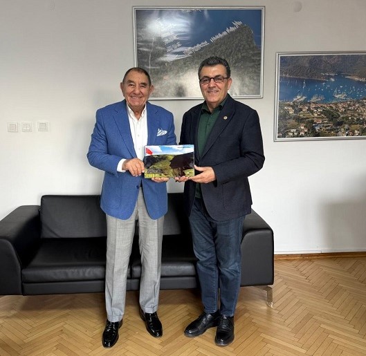 BAŞKAN DEMİR. PROF. DR. ESFENDER KORKMAZ’I ZİYARET ETTİ