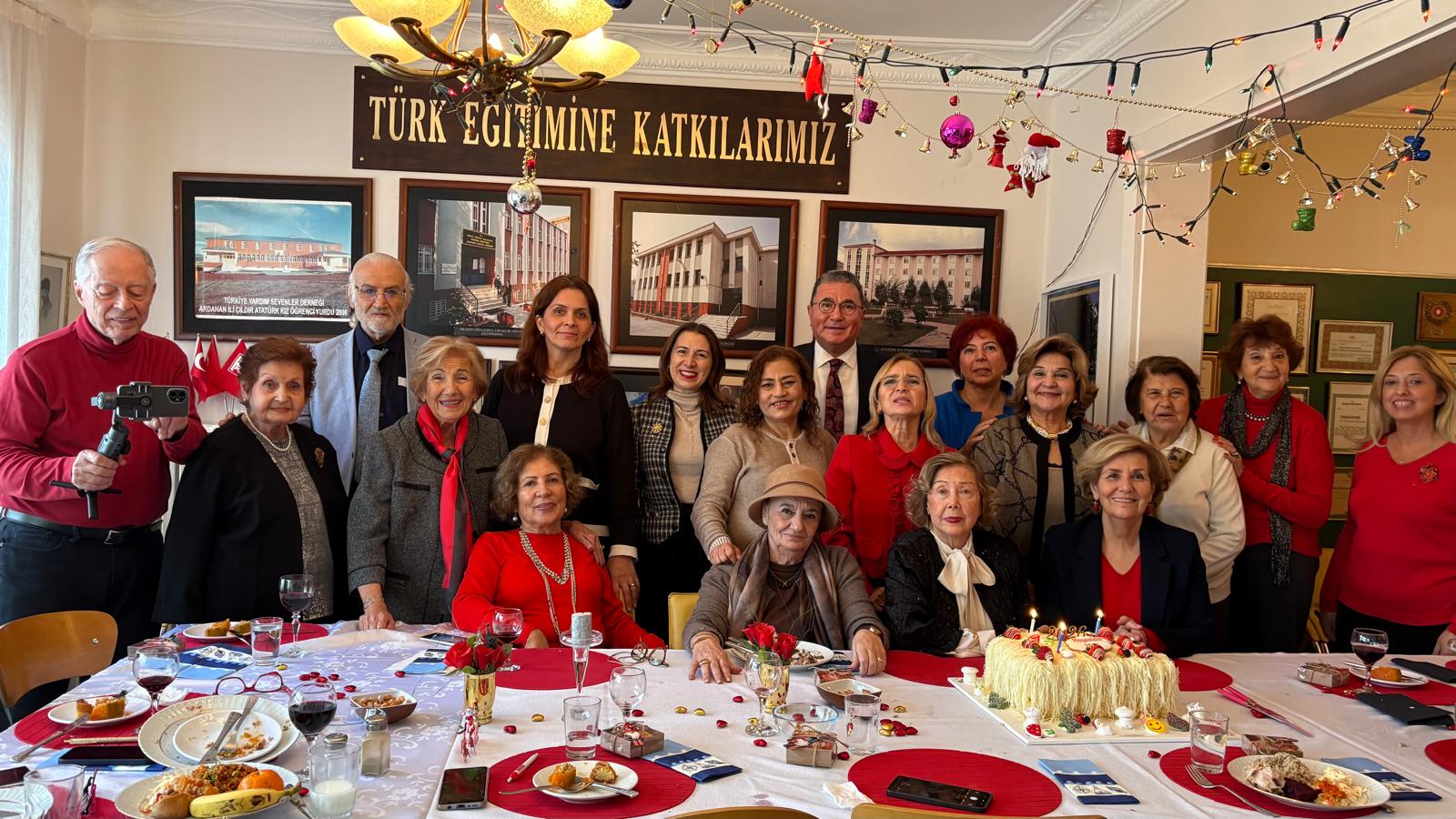 TÜRKİYE YARDIM SEVENLER DERNEĞİ YENİ YIL KUTLADI