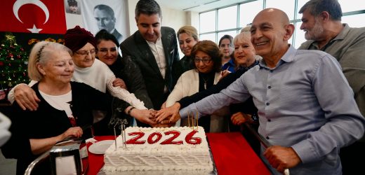 Kartal Belediyesi’nden Huzurevi Sakinlerine Yeni Yıl Etkinliği