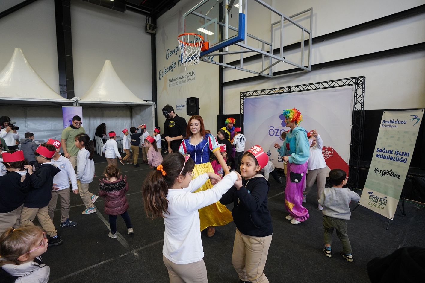 “SOSYAL BELEDİYECİLİK ŞENLİĞİ” RENKLİ GÖRÜNTÜLERE SAHNE OLDU