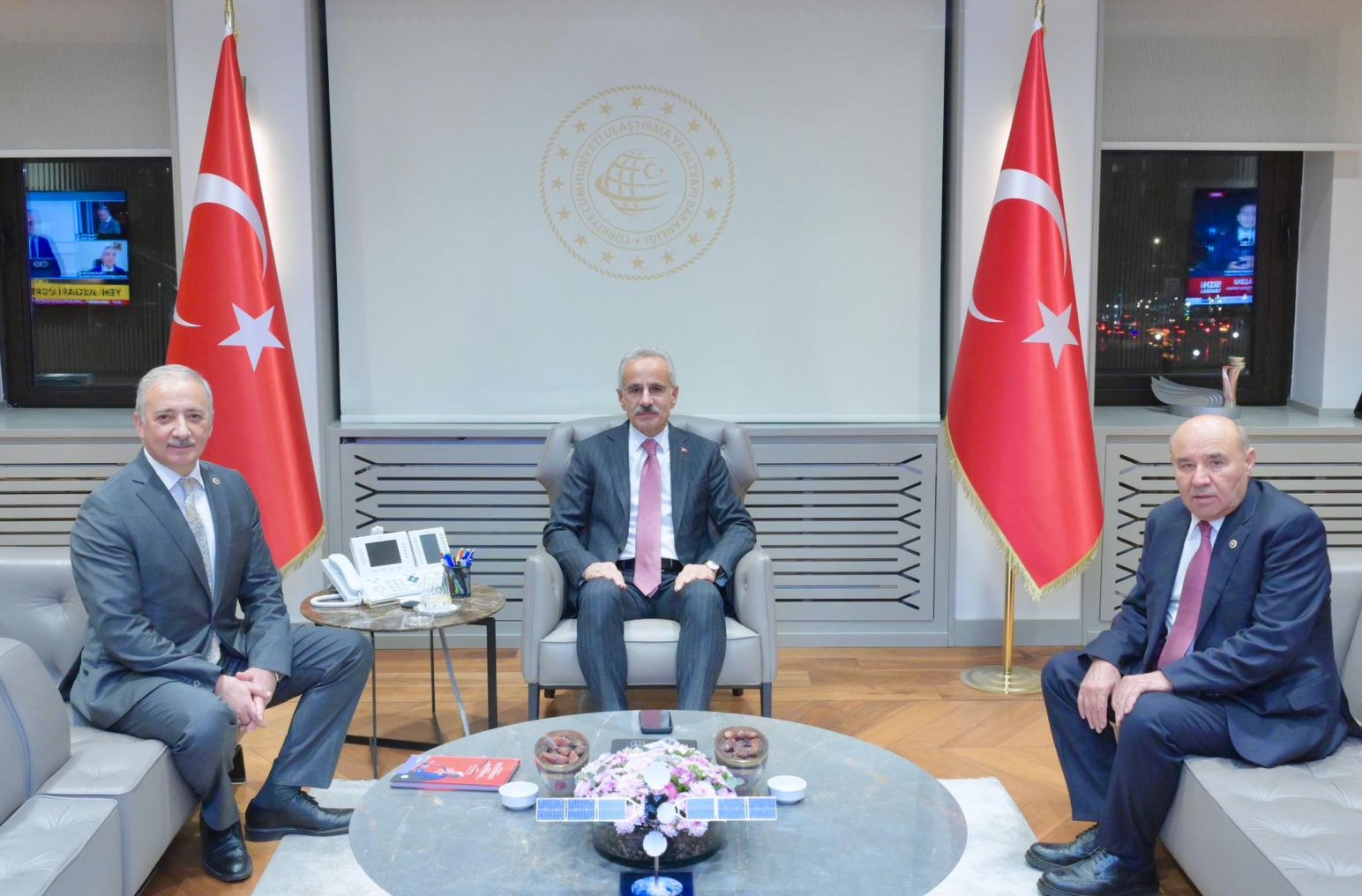 MİLLETVEKİLLERİ METE VE OTGÖZ AÇIKLADI: YENİ KARAYOLLARI YOLDA…