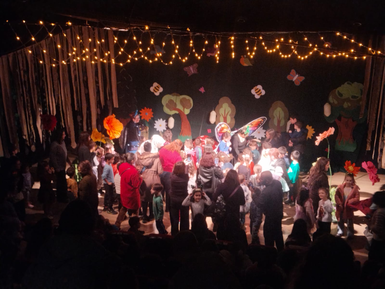 Ayvalık Belediye Tiyatrosu’nun Yeni Çocuk Oyununa Yoğun İlgi