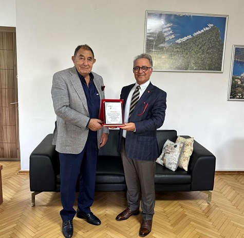 BİR VEFA ÖRNEĞİ. PROF.DR. ESFENDER KORKMAZ’A