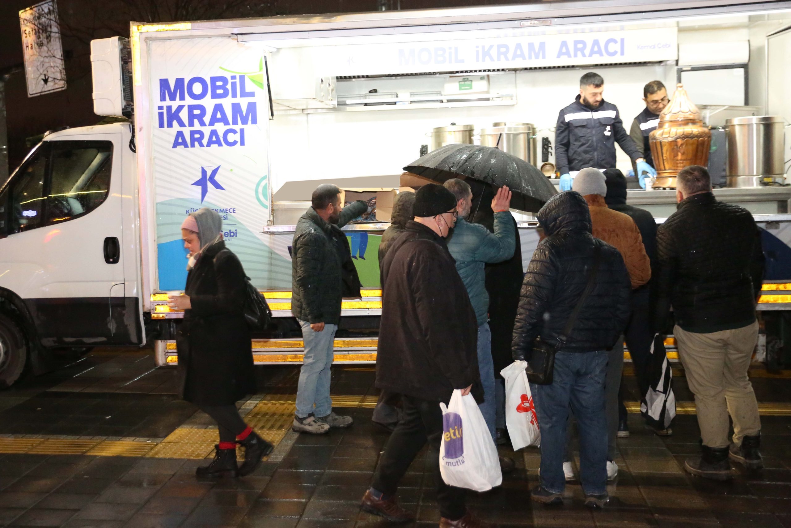 SOĞUK HAVALARDA SICAK DAYANIŞMA KÜÇÜKÇEKMECE’DE