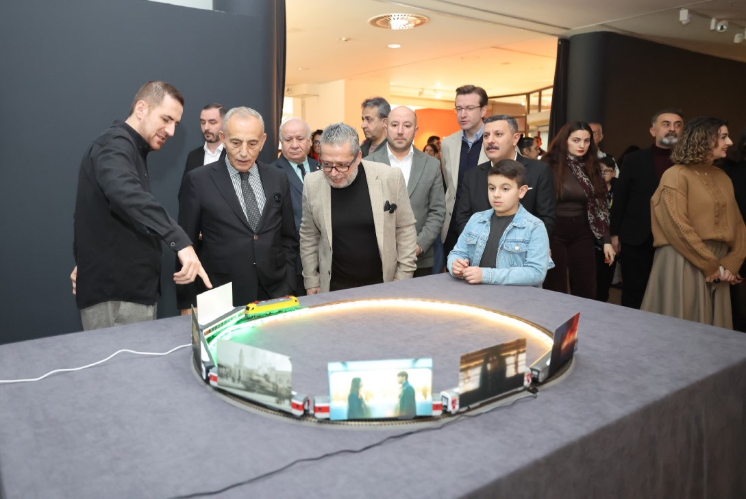 GALERİ CENNET’TE ‘FİJİTAL KAPILAR’ SERGİSİ AÇILDI