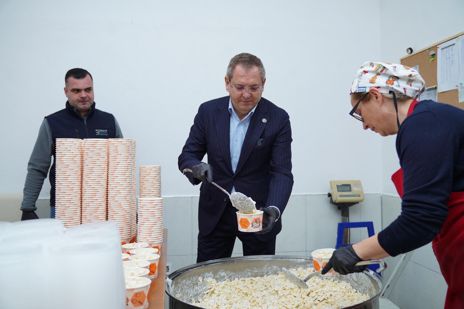 Ayvalık Belediye Başkanı Mesut Ergin: “Ramazan paylaşmaktır.”