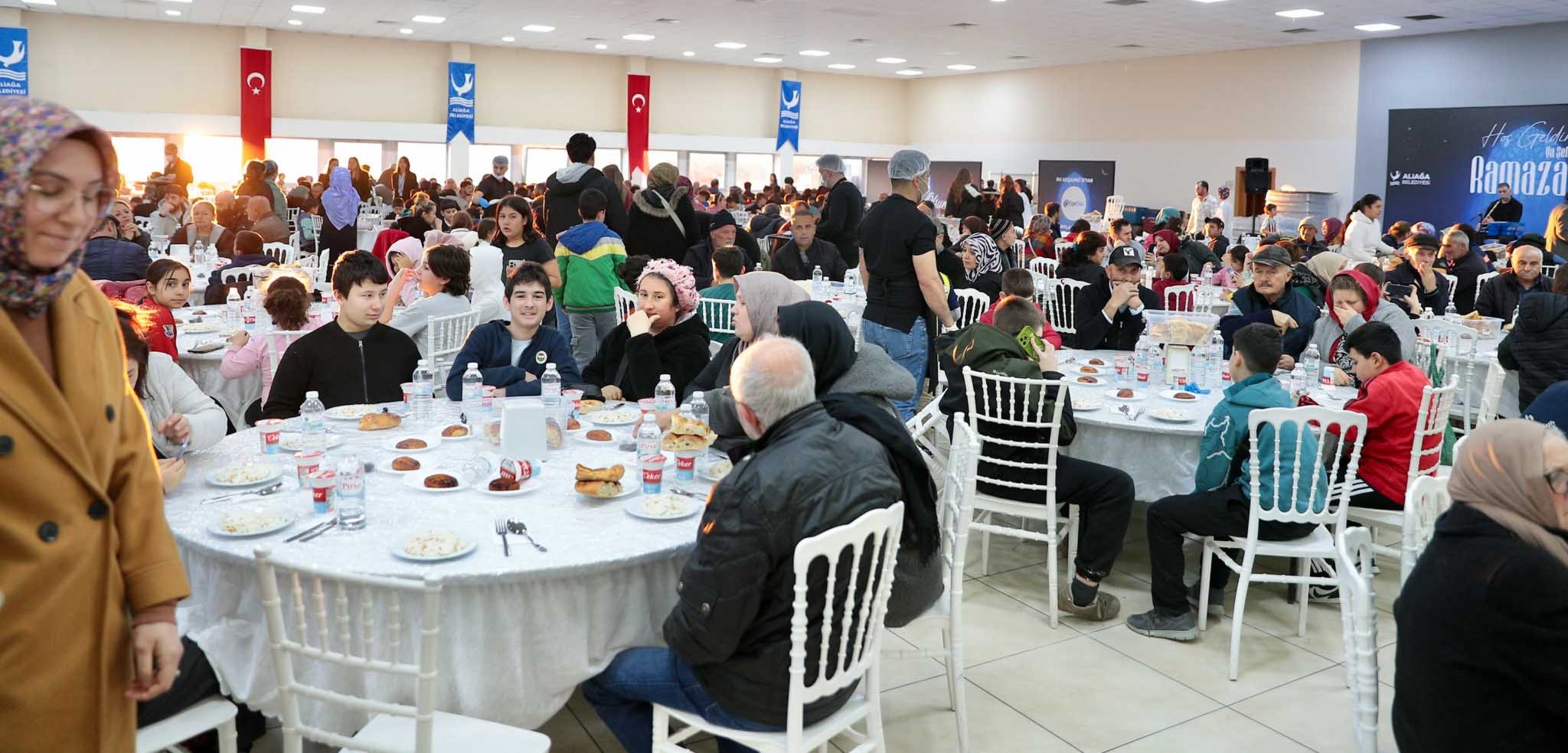 Aliağa’da İlk Toplu İftar Yapıldı