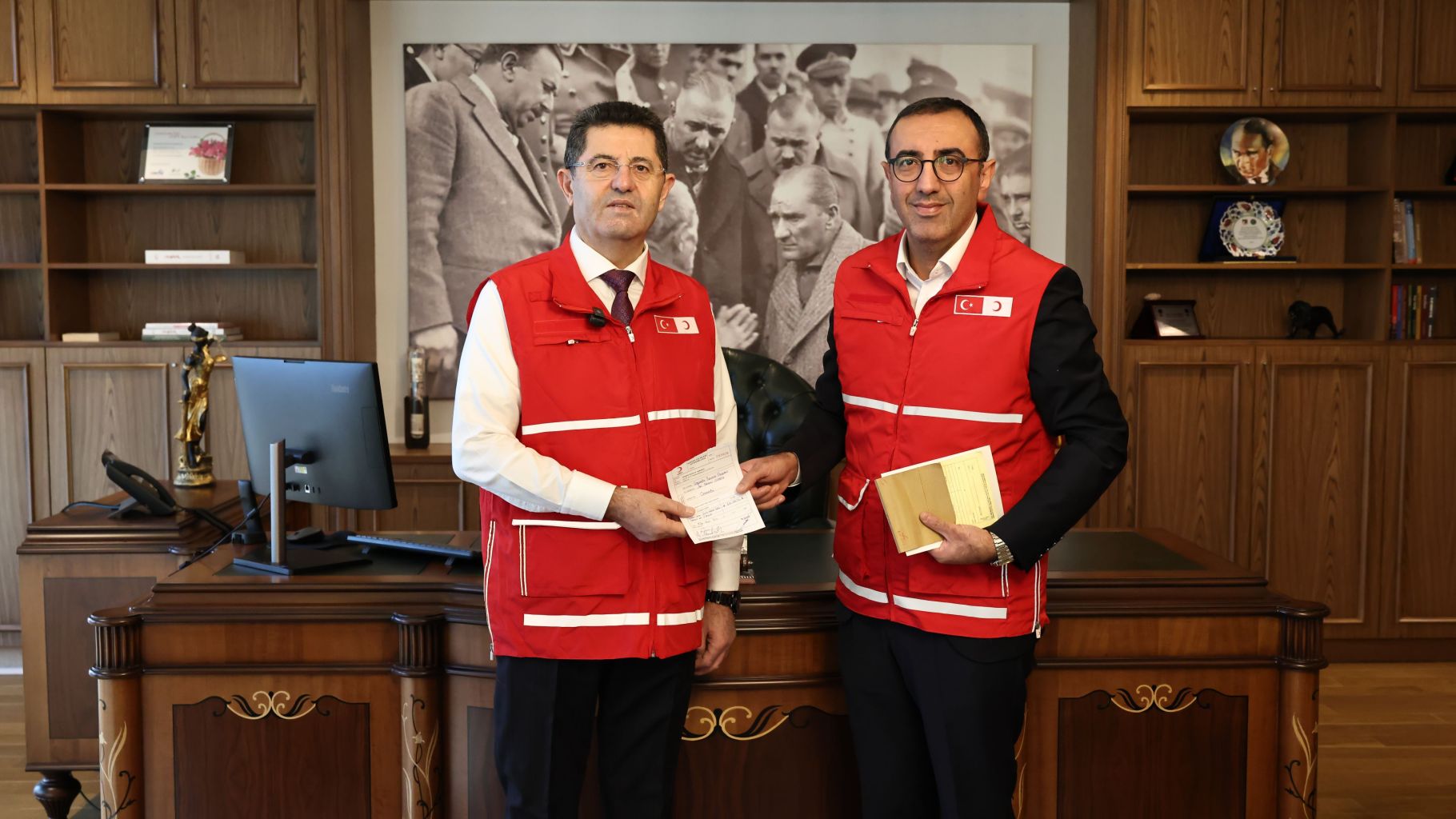 ÇEKMEKÖY BELEDİYE BAŞKANI ORHAN ÇERKEZ VE EŞİNDEN GAZZE’YE DESTEK