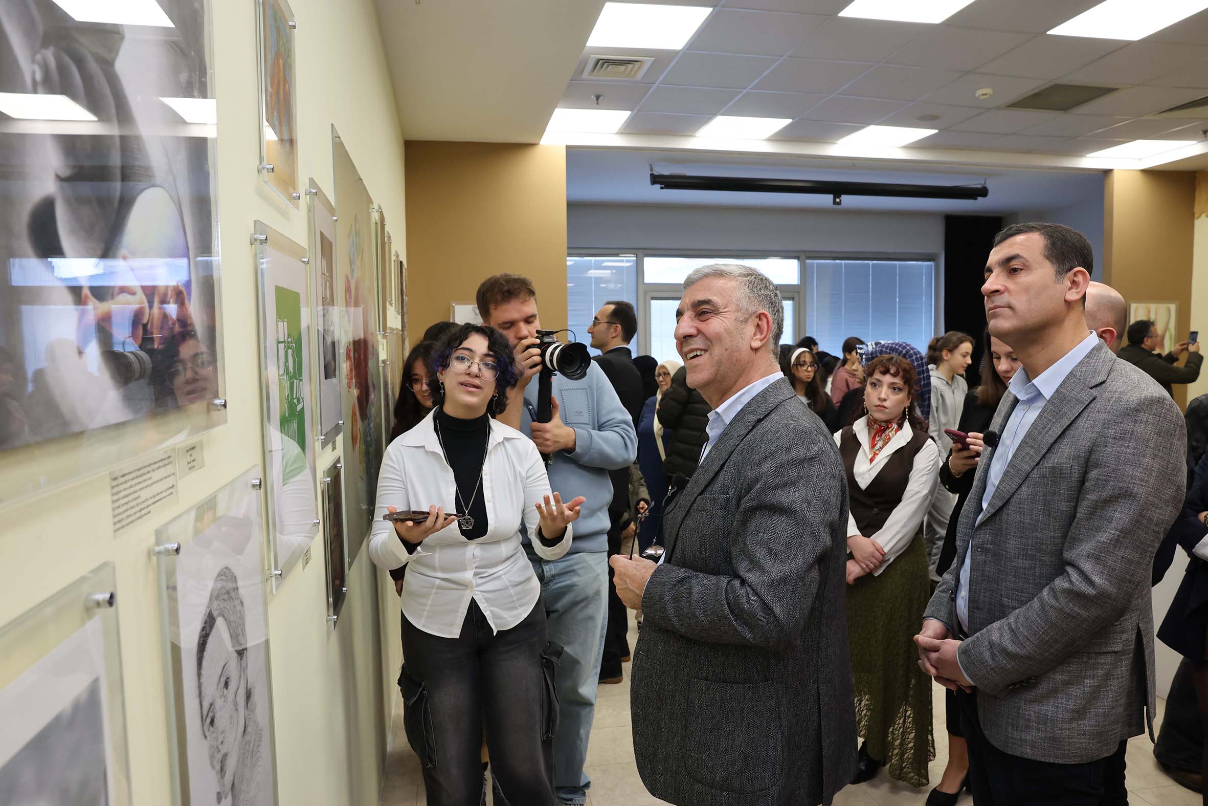 28 GÜZEL SANATLAR AKADEMİSİ ÖĞRENCİSİNDEN ‘KABUK’ SERGİSİ