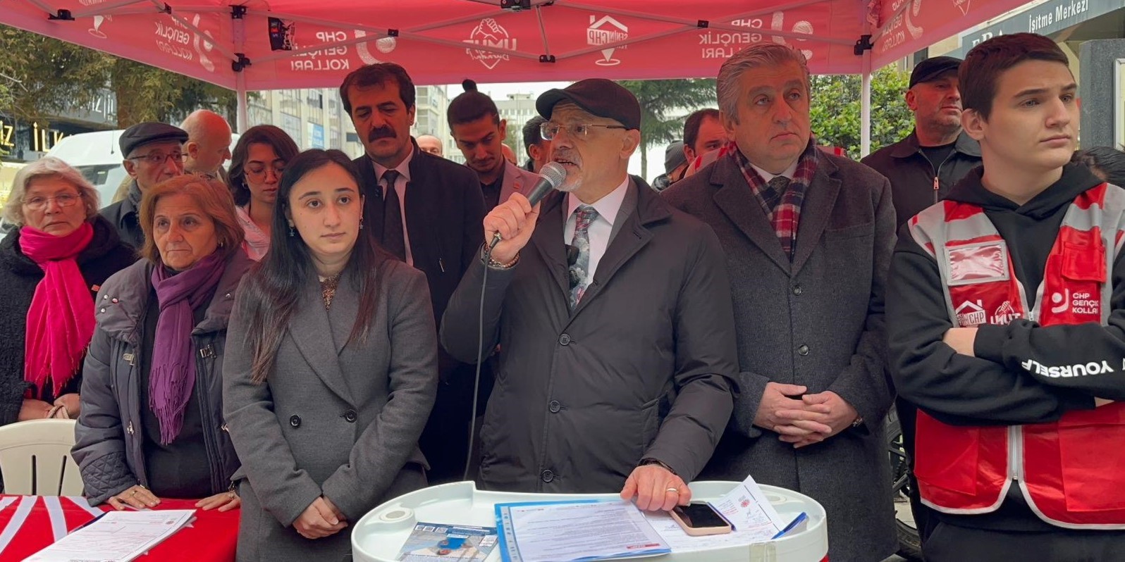 GENÇLER; GELECEĞİNİZİN KARARTILMASINA KATLANMAKZORUNDADEĞİLSİNİZ