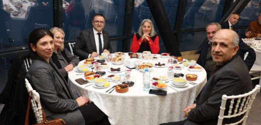 Derince Belediye Meclisi İftar Sofrasında Buluştu