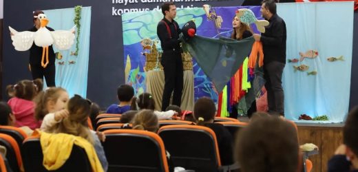 Derince’de Çocuklar Tiyatro ile Hem Eğlendi Hem Öğrendi