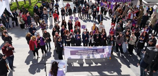 AVCILAR’DA 8 MART RÜZGâRI: MOR KALEMLER YAZDI, YÜZLERCE KADIN EŞİTLİK İÇİN PEDAL ÇEVİRDİ