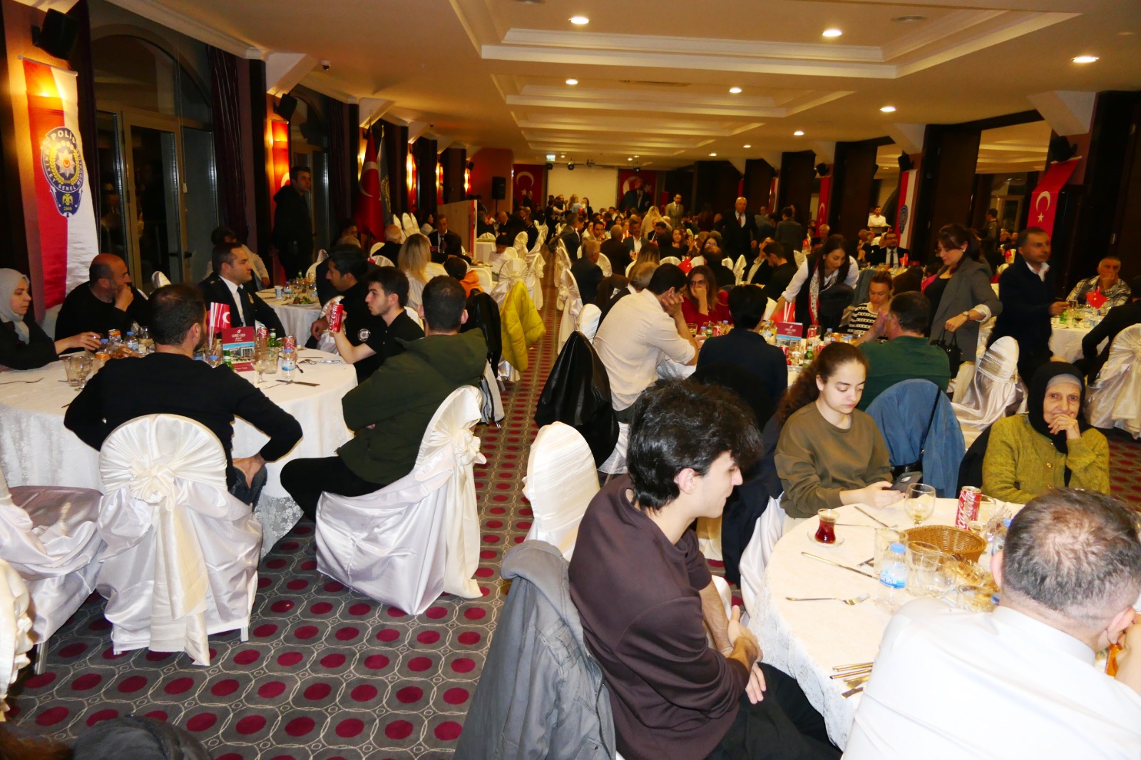 MARMARİS EMNİYET MÜDÜRLÜĞÜ İFTARINDA ÇOCUKLARA ÖZEL HEDİYE