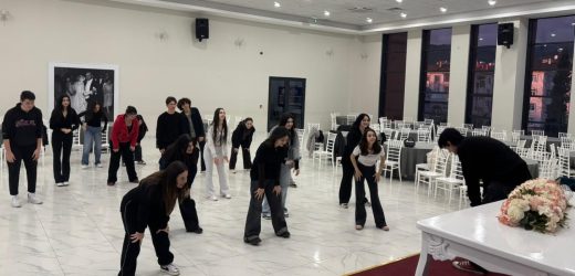 Tiyatro Tutkunları Yenikent’te Buluşuyor