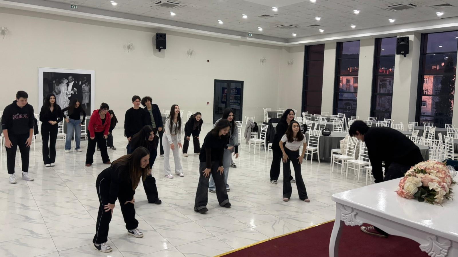 Tiyatro Tutkunları Yenikent’te Buluşuyor