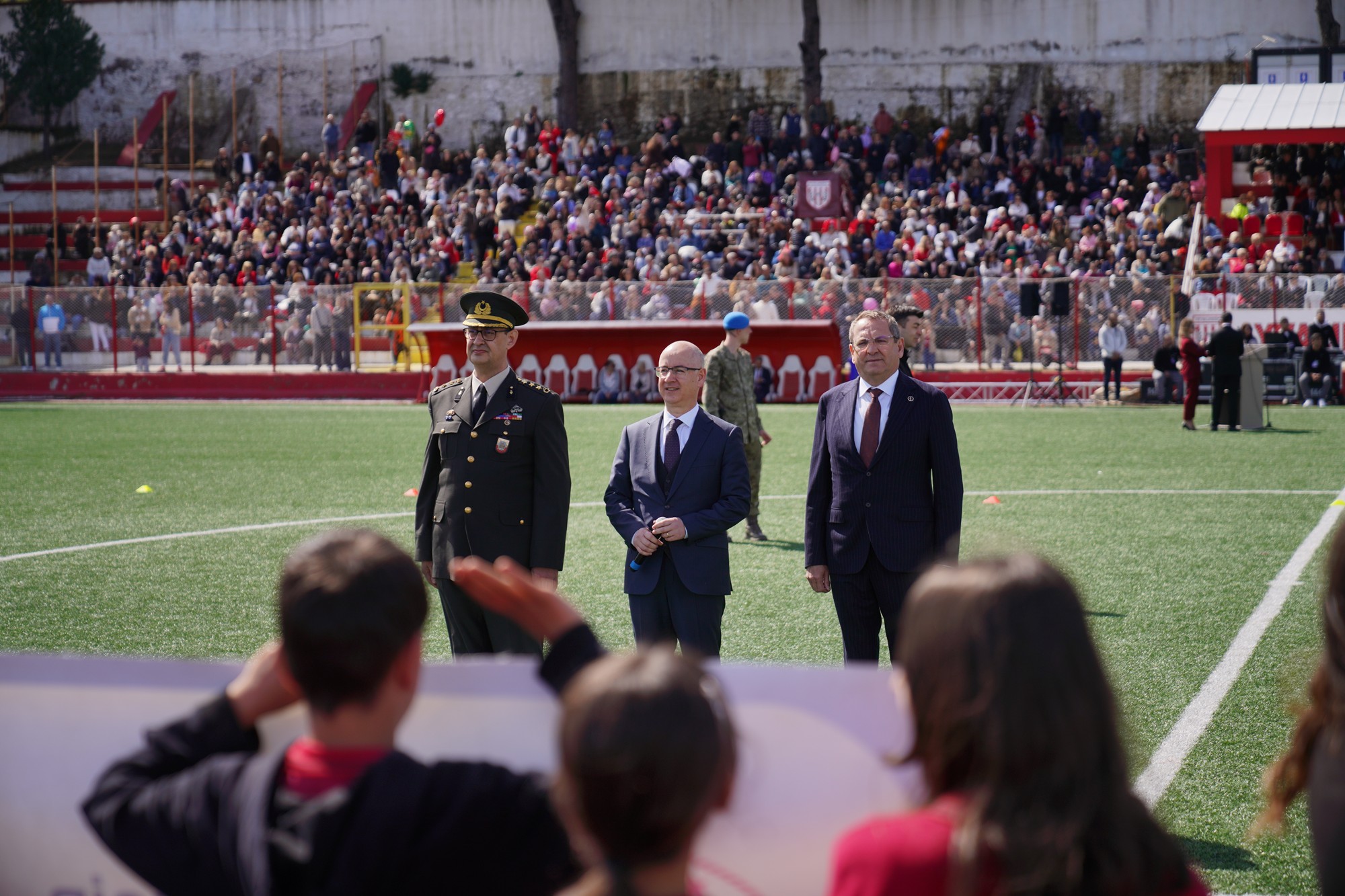 AYVALIK’TA 23 NİSAN COŞKUSU