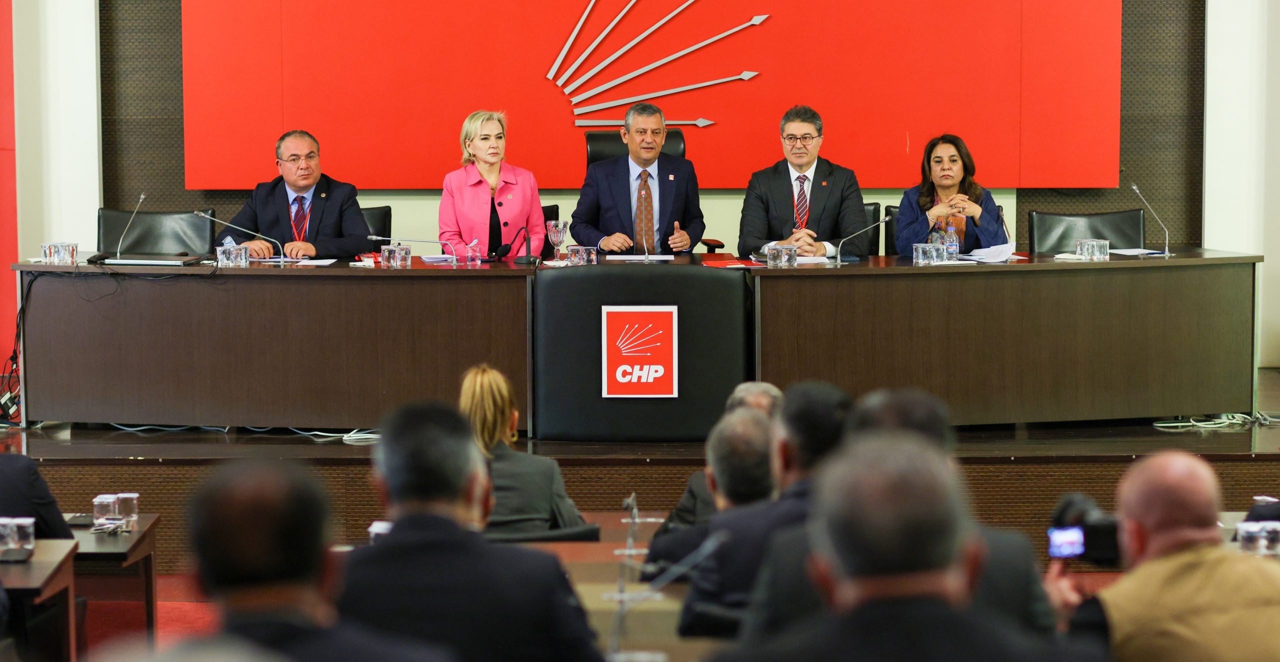 Cumhuriyet Halk Partisi Genel Başkanı Özgür Özel, Belediye Başkanlarıyla Genel Toplantıda