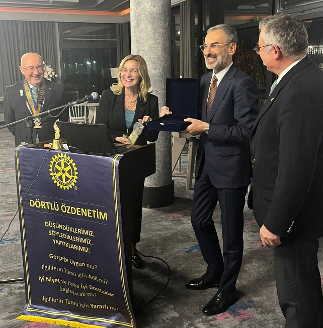 Bostancı Rotary’den Doğan Şentürk’e “Meslekte Üstün Hizmet Ödülü”