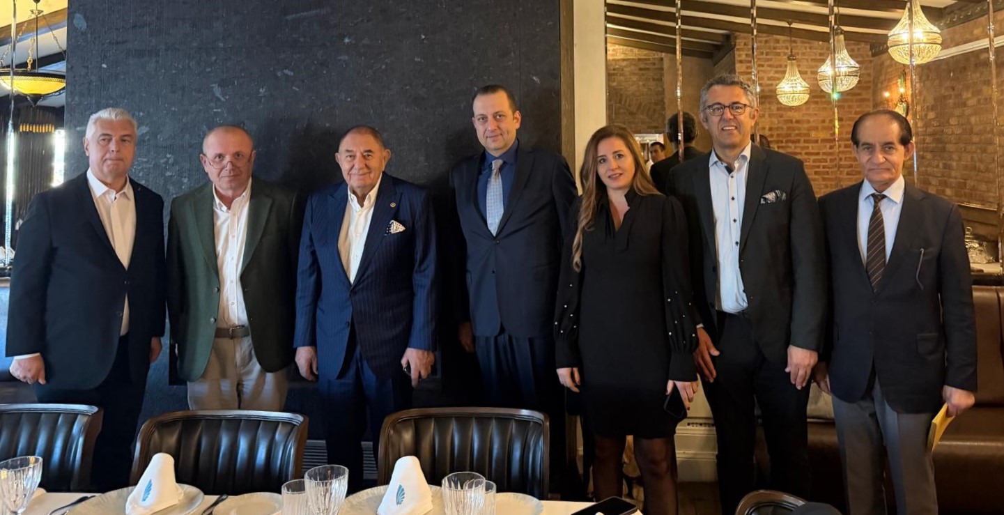 SERDAR TOPTAŞ – NİHAN GÜNDEM, MARKA İSİMLERİ YEMEKTE AĞIRLADI