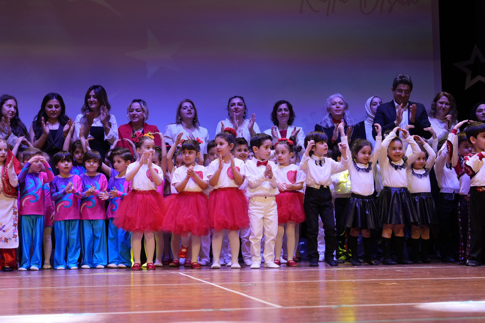 KARTAL BELEDİYESİ KREŞLERİNDE 23 NİSAN GURURU