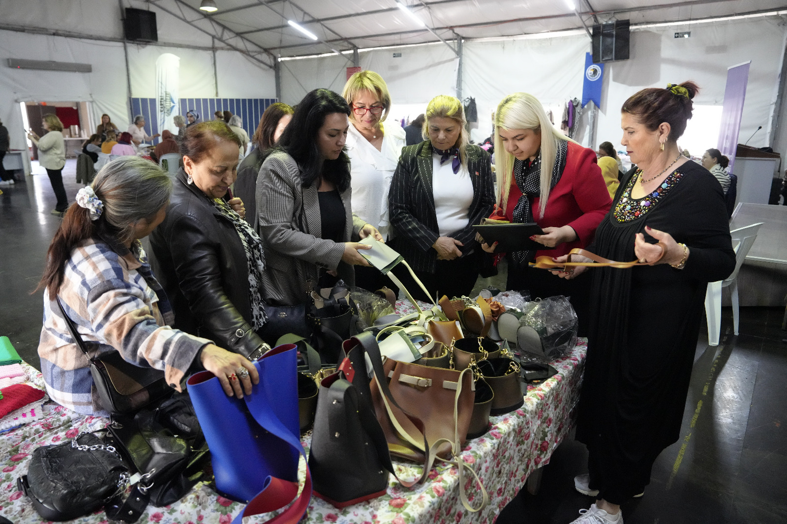 Kartal’da Dayanışma ve Emek Rüzgârı: Kadın Emeği Kermesi Kapılarını Açtı