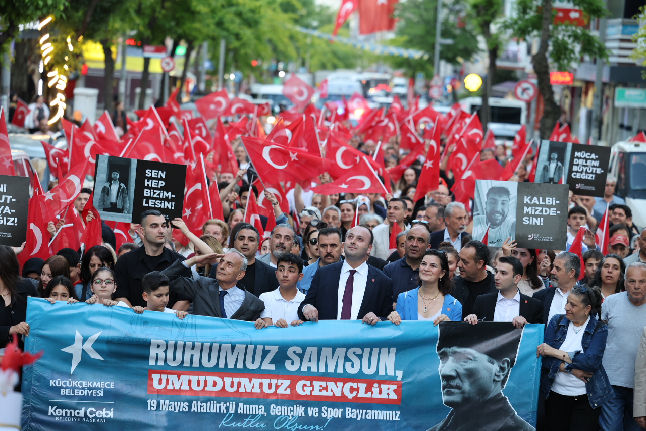 KÜÇÜKÇEKMECE’DE GÜN BOYU SÜREN 19 MAYIS COŞKUSU