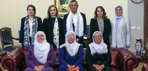 CHP GENEL BAŞKANI ÖZGÜR ÖZEL, BARIŞ ANNELERİNİ KABUL ETTİ