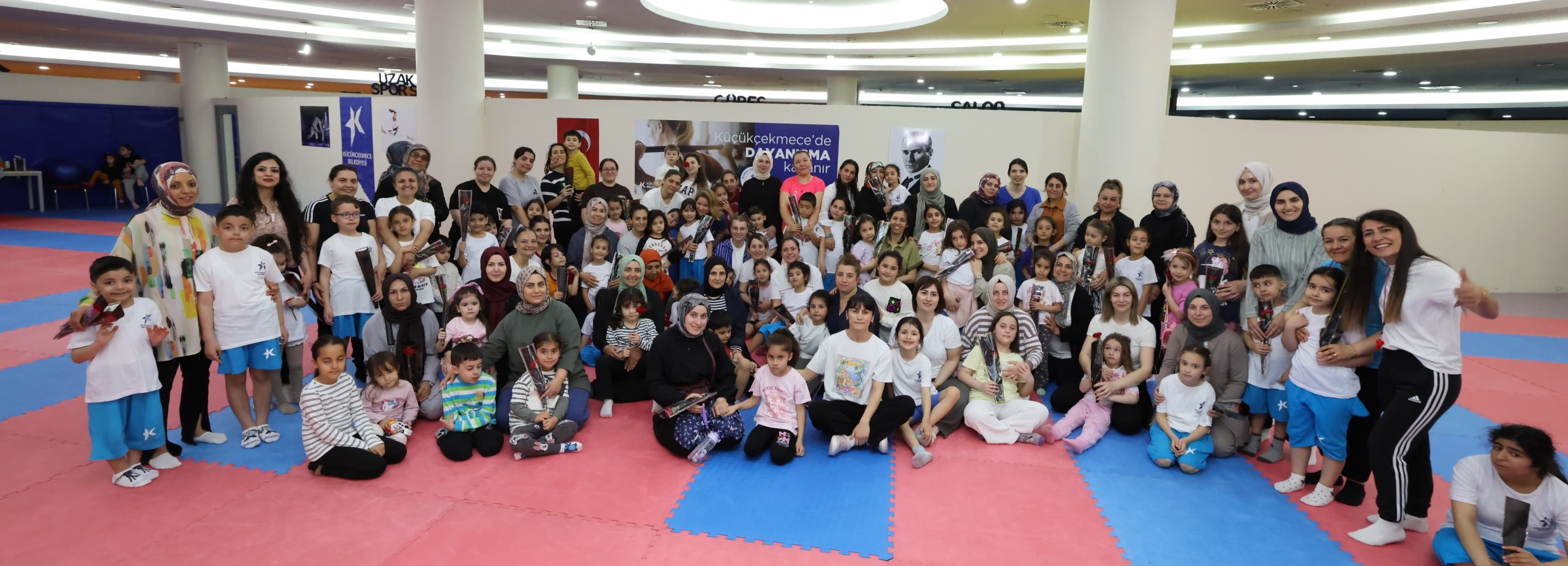 KÜÇÜKÇEKMECE’DE ANNELER GÜNÜ RENKLİ ETKİNLİKLERLE KUTLANDI
