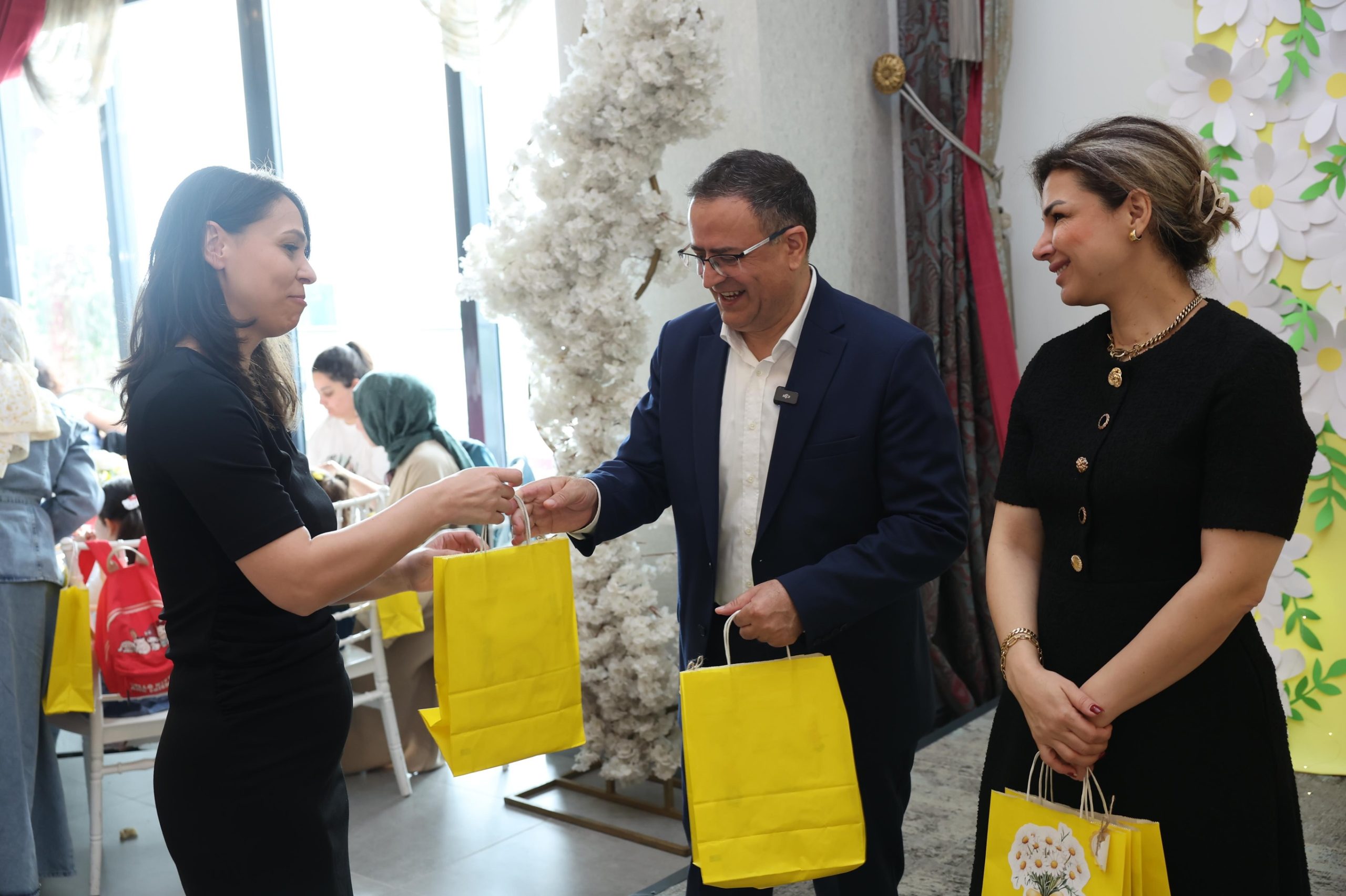 Minik Kalplerden Annelerine Sevgi Dolu Kutlama