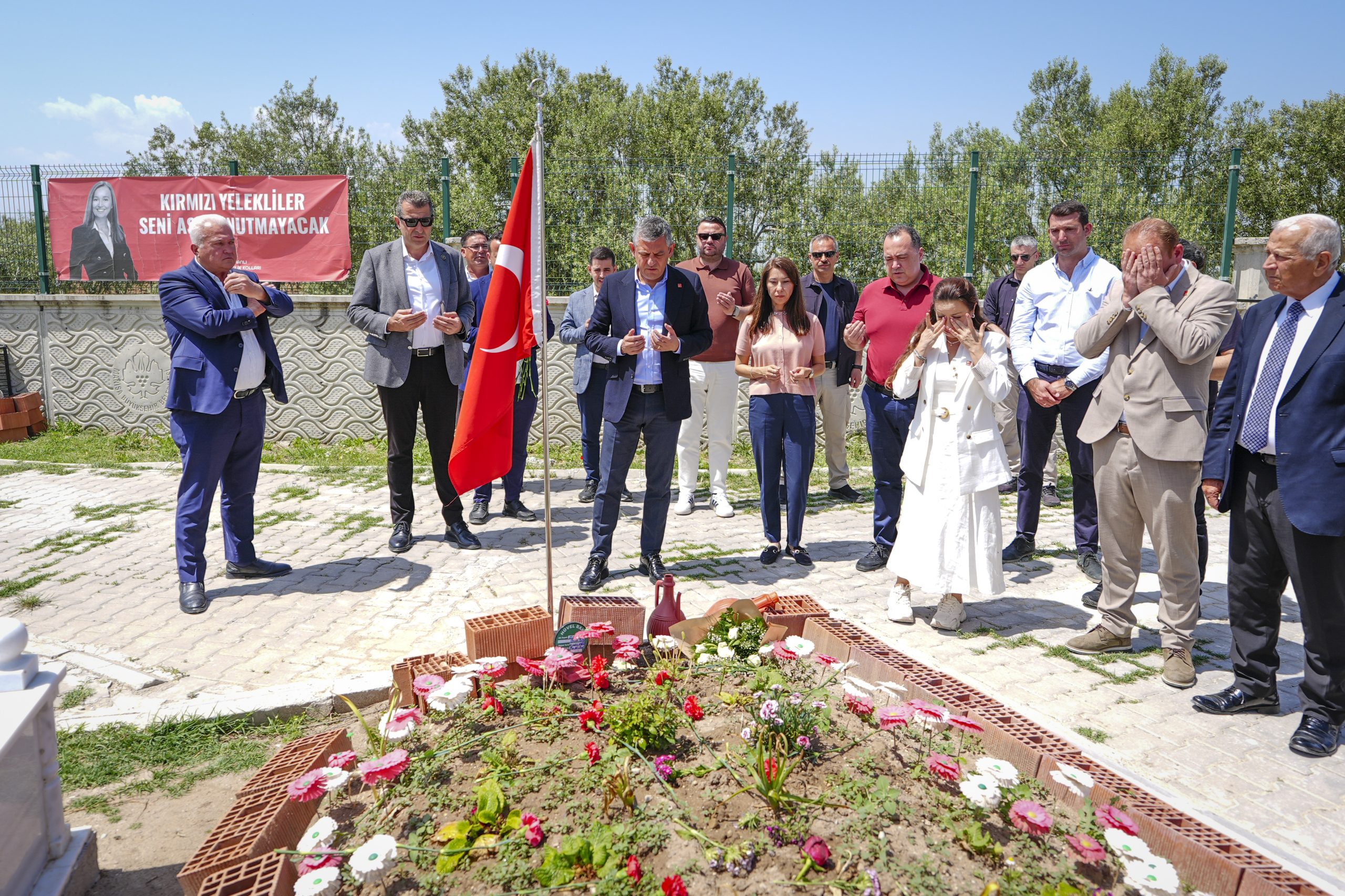 CHP GENEL BAŞKANI ÖZGÜR ÖZEL’DEN, ANNELER GÜNÜ ZİYARETLERİ