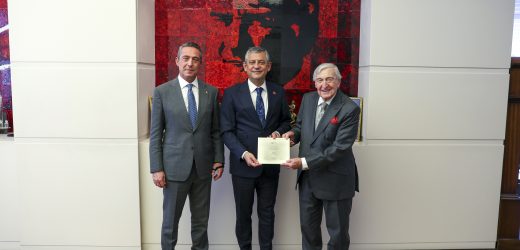 CHP GENEL BAŞKANI ÖZGÜR ÖZEL, KOÇ AİLESİ İLE GÖRÜŞTÜ