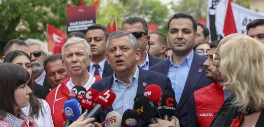 CHP GENEL BAŞKANI ÖZGÜR ÖZEL, GENÇLİK KORTEJİNE KATILDI