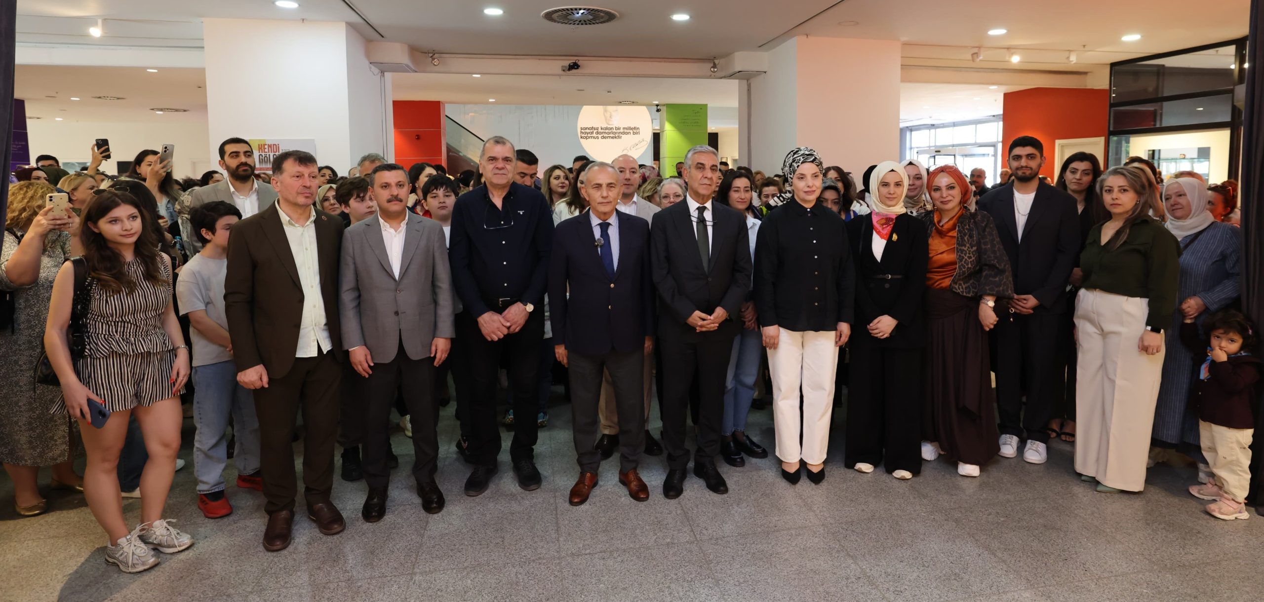102 GÜZEL SANATLAR AKADEMİSİ ÖĞRENCİSİNDEN ‘KENDİ GÖLGEMDE’ SERGİSİ