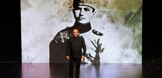 SUNAY AKIN’LA CUMHURİYET YOLCULUĞU SKSM SAHNESİ’NDE