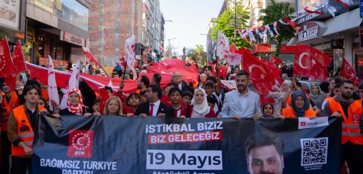Avcılar’da dev Türk bayraklı kortej…