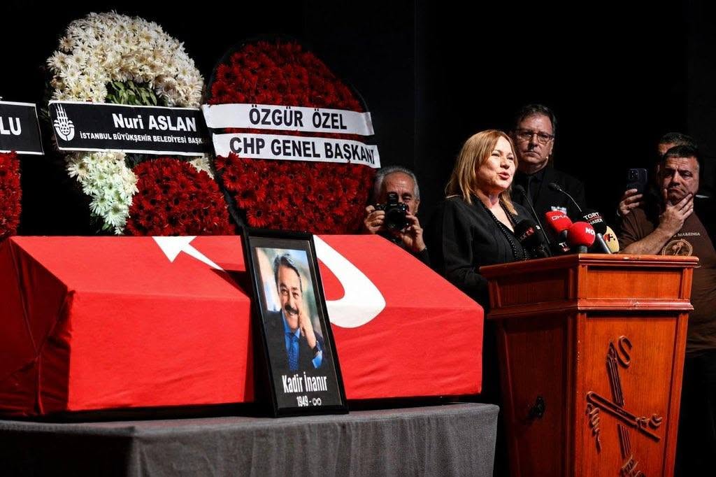 ÜNLÜ JÖN. KADİR İNANIR SON YOLCULUĞUNA UĞURLANDI