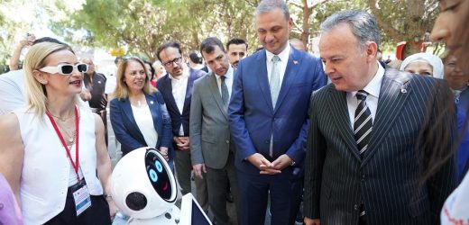GENÇ MUCİTLER BEYLİKDÜZÜ’NDE BİLİMLE BULUŞTU