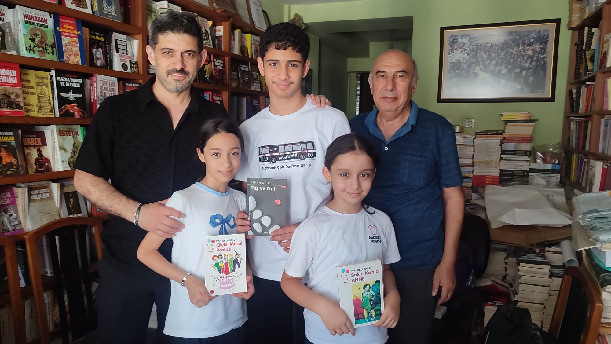 Berfin Yayın. Kora ve Asya Şafak Yayınları’ndan Öğrencilere Karne Ödülü