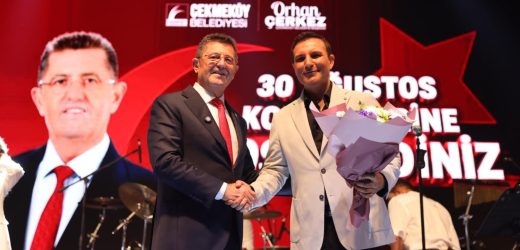 ÇEKMEKÖY’DE ZAFER BAYRAMI’NIN 104. YILI COŞKUYLA KUTLANDI