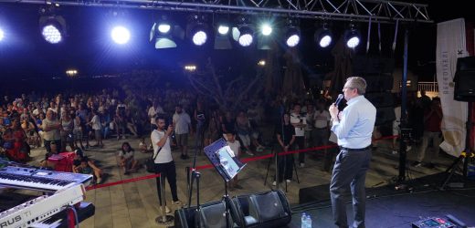 AYVALIK, TARİHİ GÜMRÜK MEYDANI’NA KAVUŞTU
