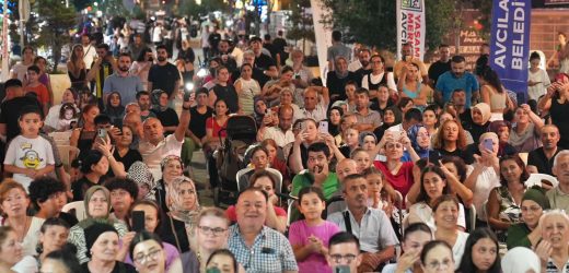 AVCILAR’DA YAZ AKŞAMLARI KÜLTÜR, SANAT VE EĞLENCEYLE RENKLENİYOR