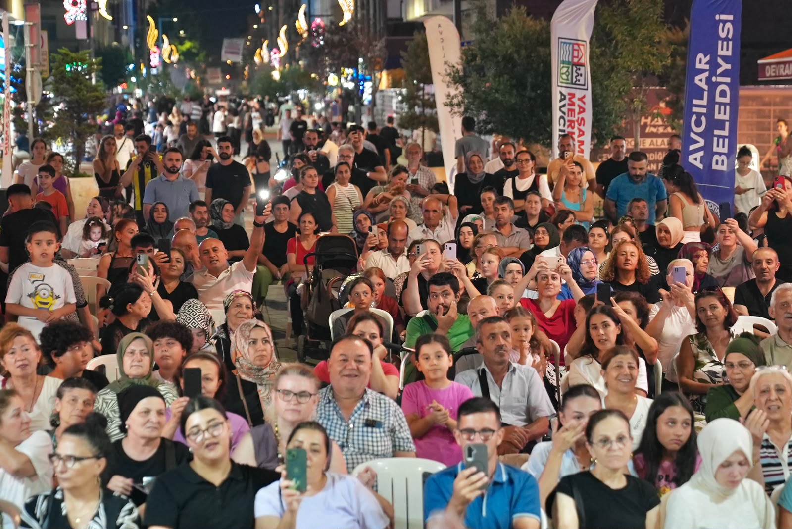 AVCILAR’DA YAZ AKŞAMLARI KÜLTÜR, SANAT VE EĞLENCEYLE RENKLENİYOR