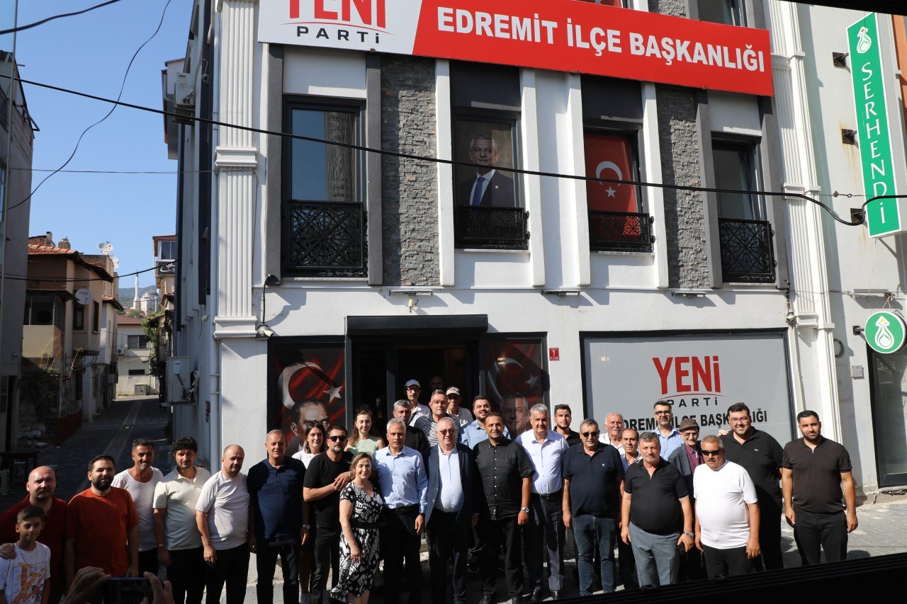 –	Edremit Belediye Başkanı Mehmet Ertaş ve 19 Meclis Üyesi Yeni Parti’ye katılmak için başvuru yaptı