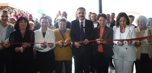 Dikili Belediyesi Sanat Merkezi hizmete açıldı