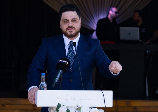“Bir ülke zenginleşirken gençleri geleceğinden umudunu kesiyorsa bir şeyler yanlış demektir”