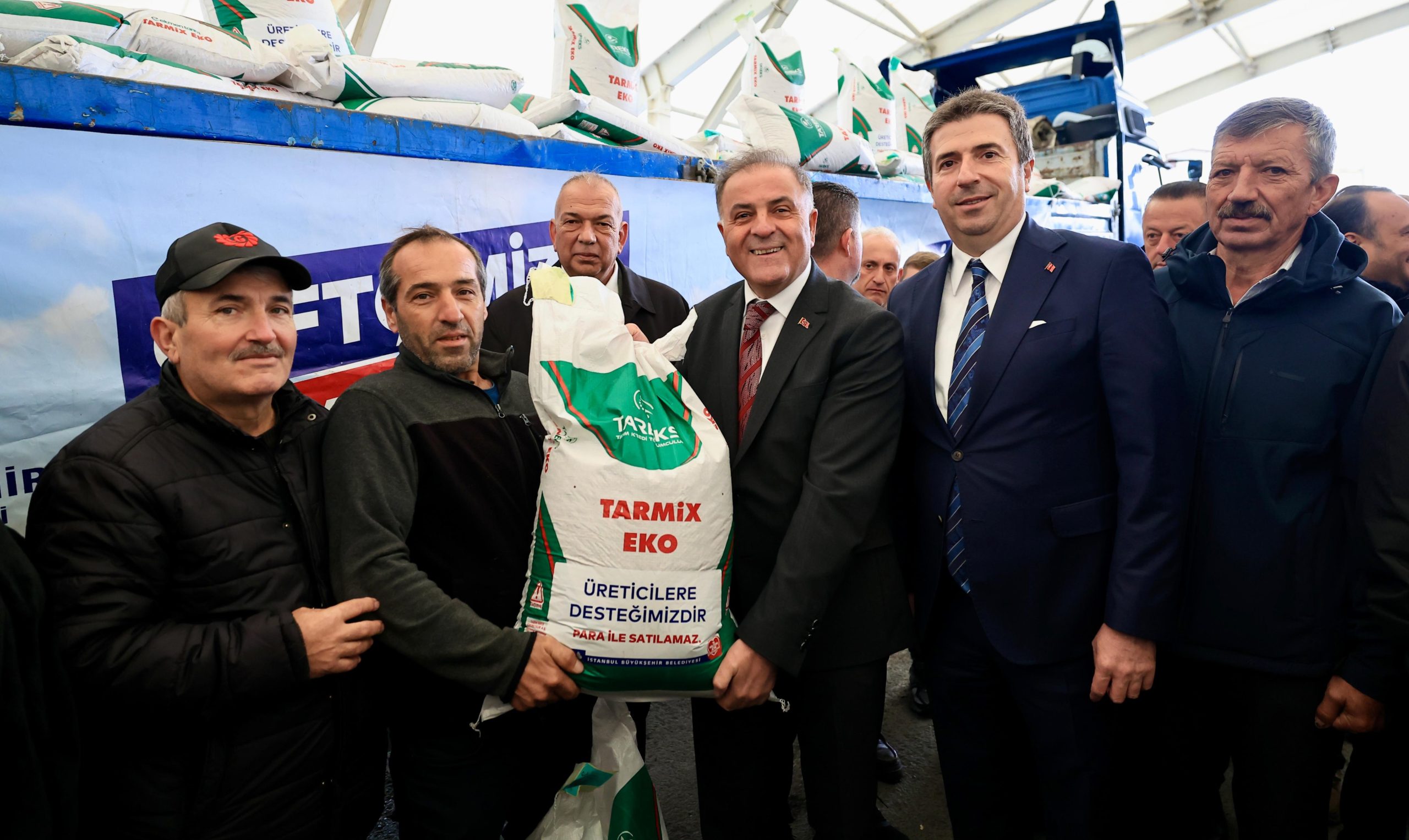 İBB’DEN ÇİFTÇİLERE YEM TOHUMU VE HASAT MAKİNESİ DESTEĞİ